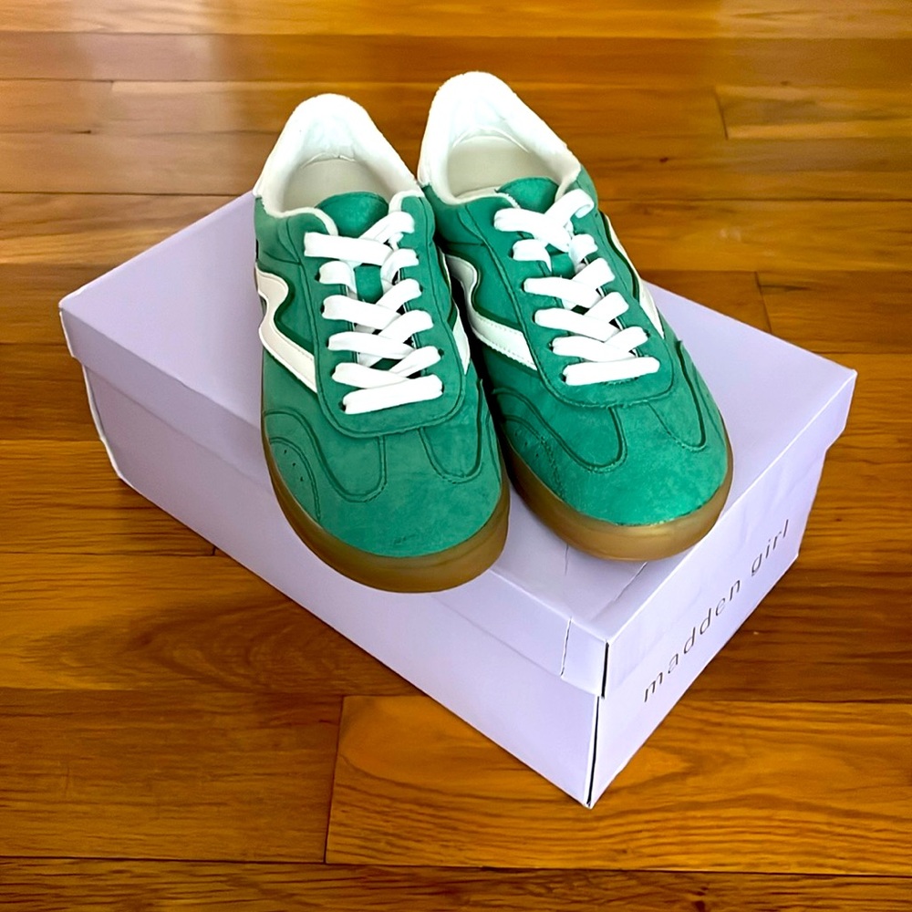 Brand new Giia Sneaker